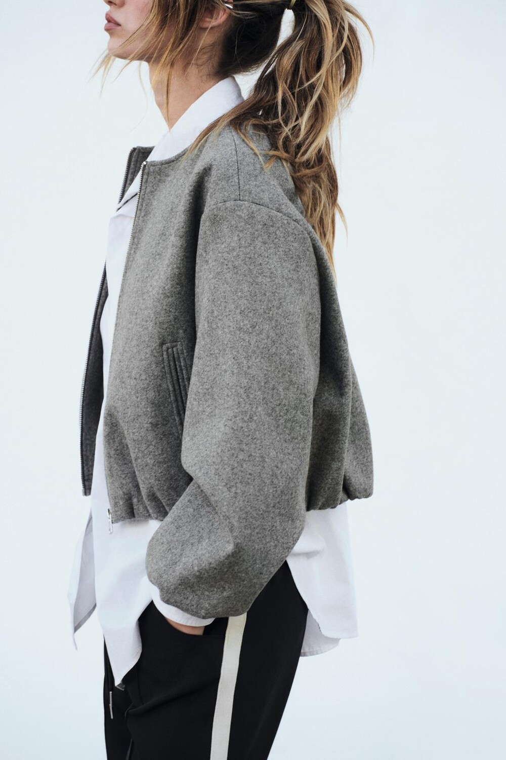 

Мягкая куртка-бомбер с эластичной отделкой ZARA, серый