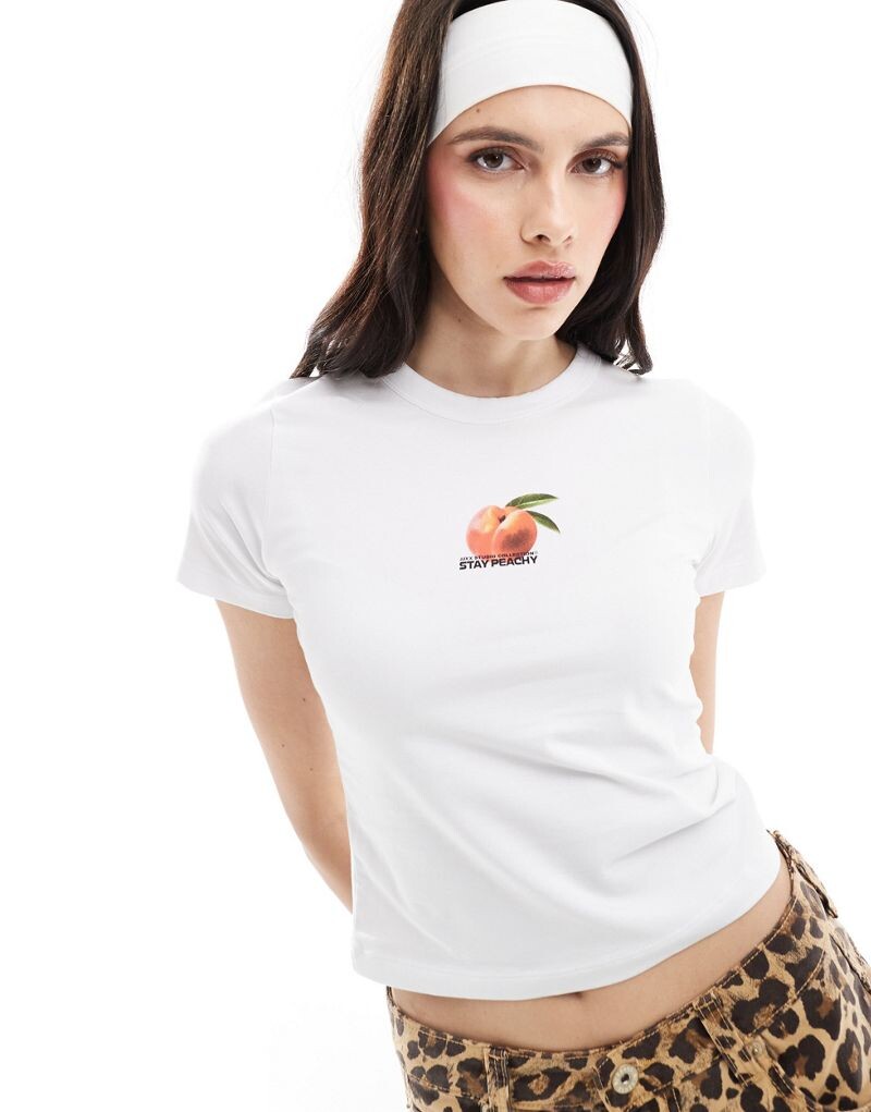 

JJXX — белая короткая футболка с рисунком и надписью Stay Peachy на груди