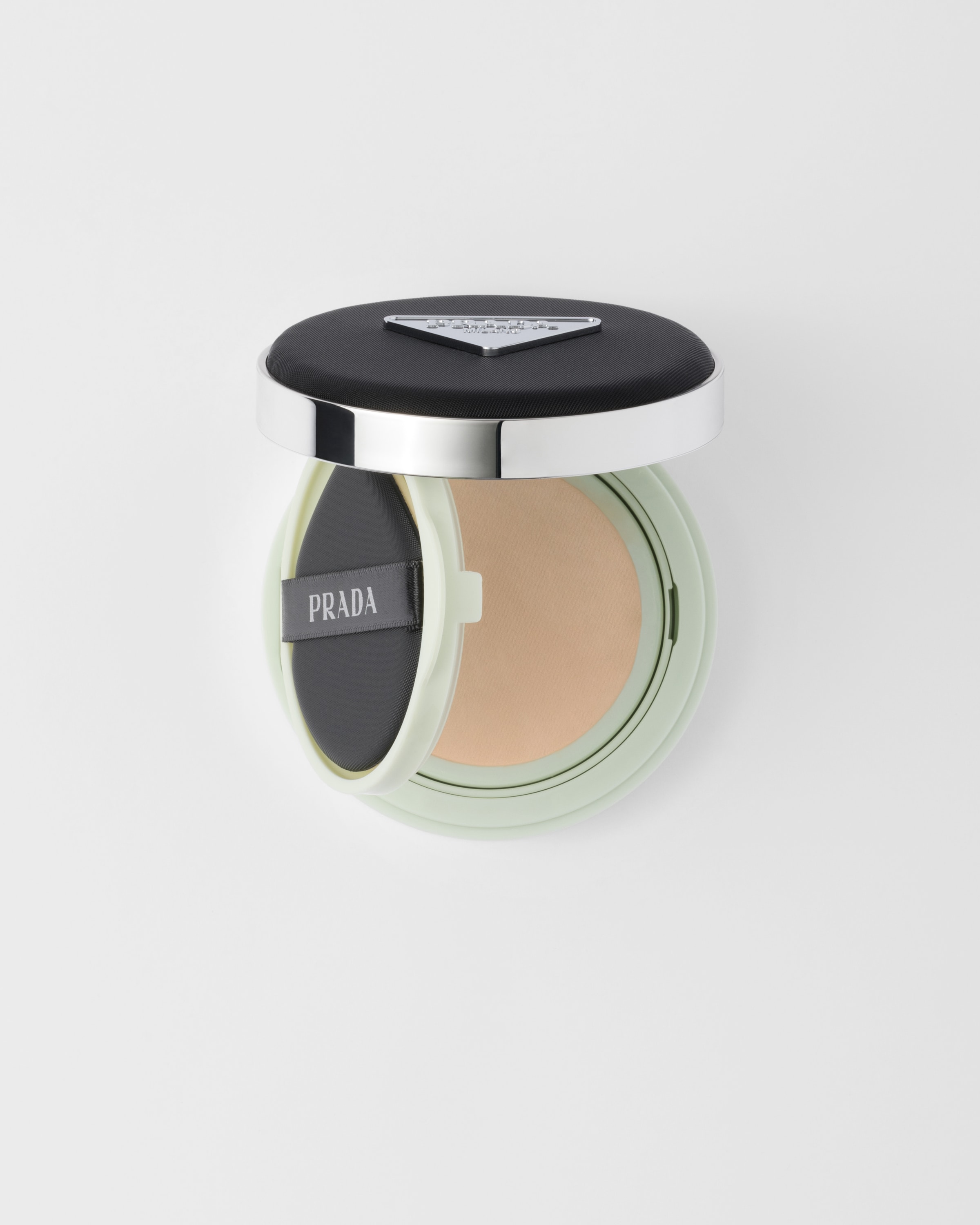 

Тональная основа в кушоне Prada Reveal Mesh Cushion Foundation - LN10 - светлый нейтральный Prada, светлый нейтральный