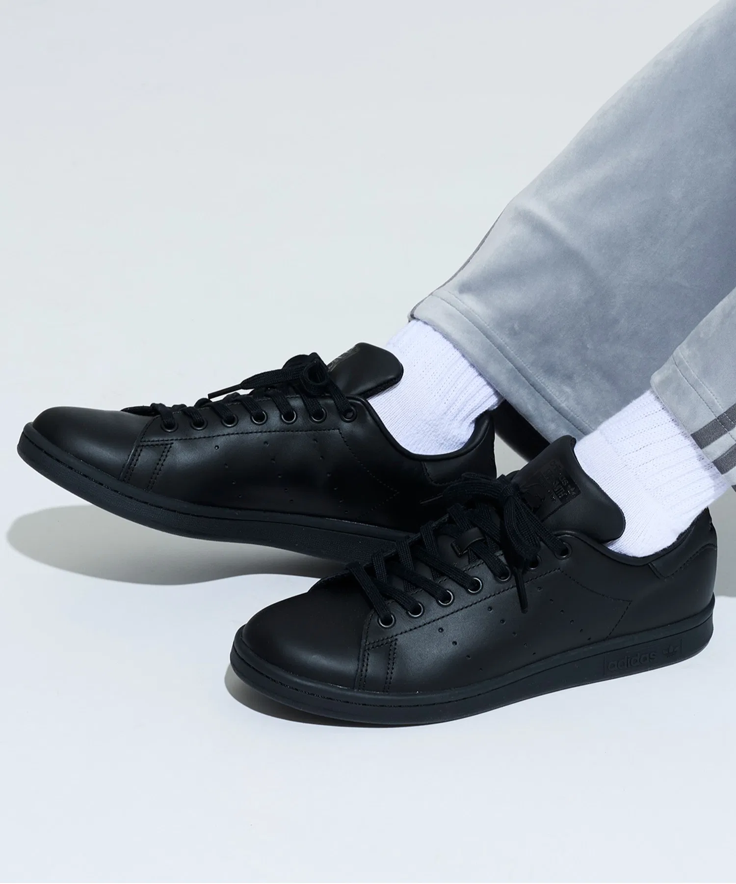 Унисекс кроссовки Stan Smith из натуральной кожи Adidas чёрные