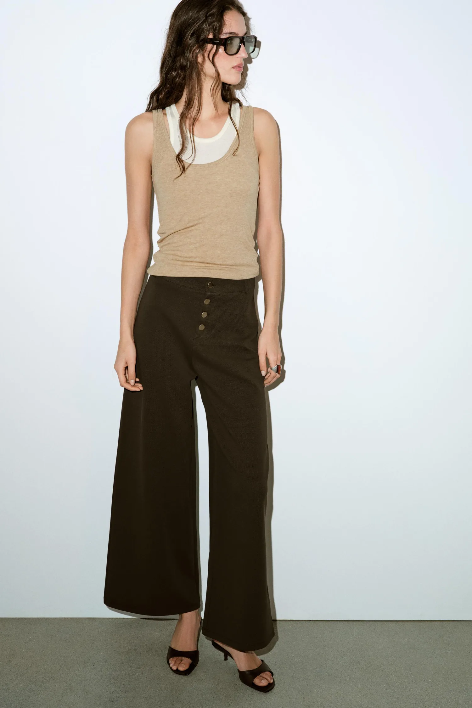 Прямые брюки с пуговицами Zara, темно-коричневый
