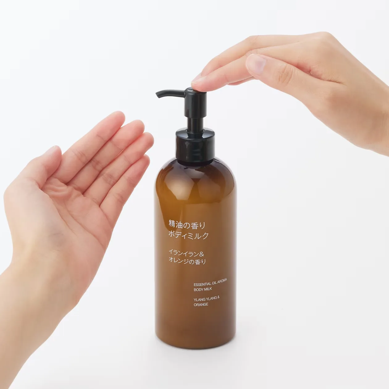 MUJI Увлажняющий лосьон для тела с ароматом эфирных масел, 300 мл, Juniper and Lavender — фото 4