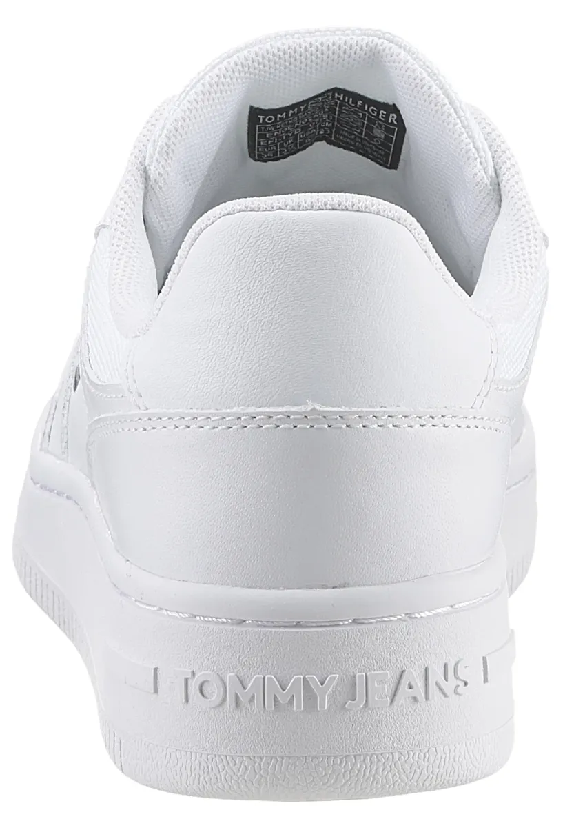 Кроссовки на платформе Tommy Jeans "TJW RETRO BASKET ESS", повседневная обувь, полуботинки, туфли на шнуровке с логотипом-флажком сбоку, белый — фото 2