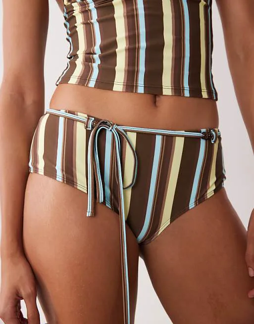 

Коричнево-синие шорты бикини в полоску с завязкой на талии Motel Avi