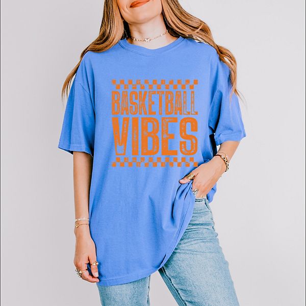 

Футболка с принтом Basketball vibes в клетку, distressed, женская, garment dyed Simply Sage Market, Flo Blue