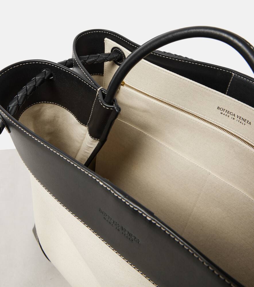 Сумка-тоут Andiamo Large из холста с кожаными деталями Bottega Veneta, Natural/N-n/Bl-Ot.I — фото 3