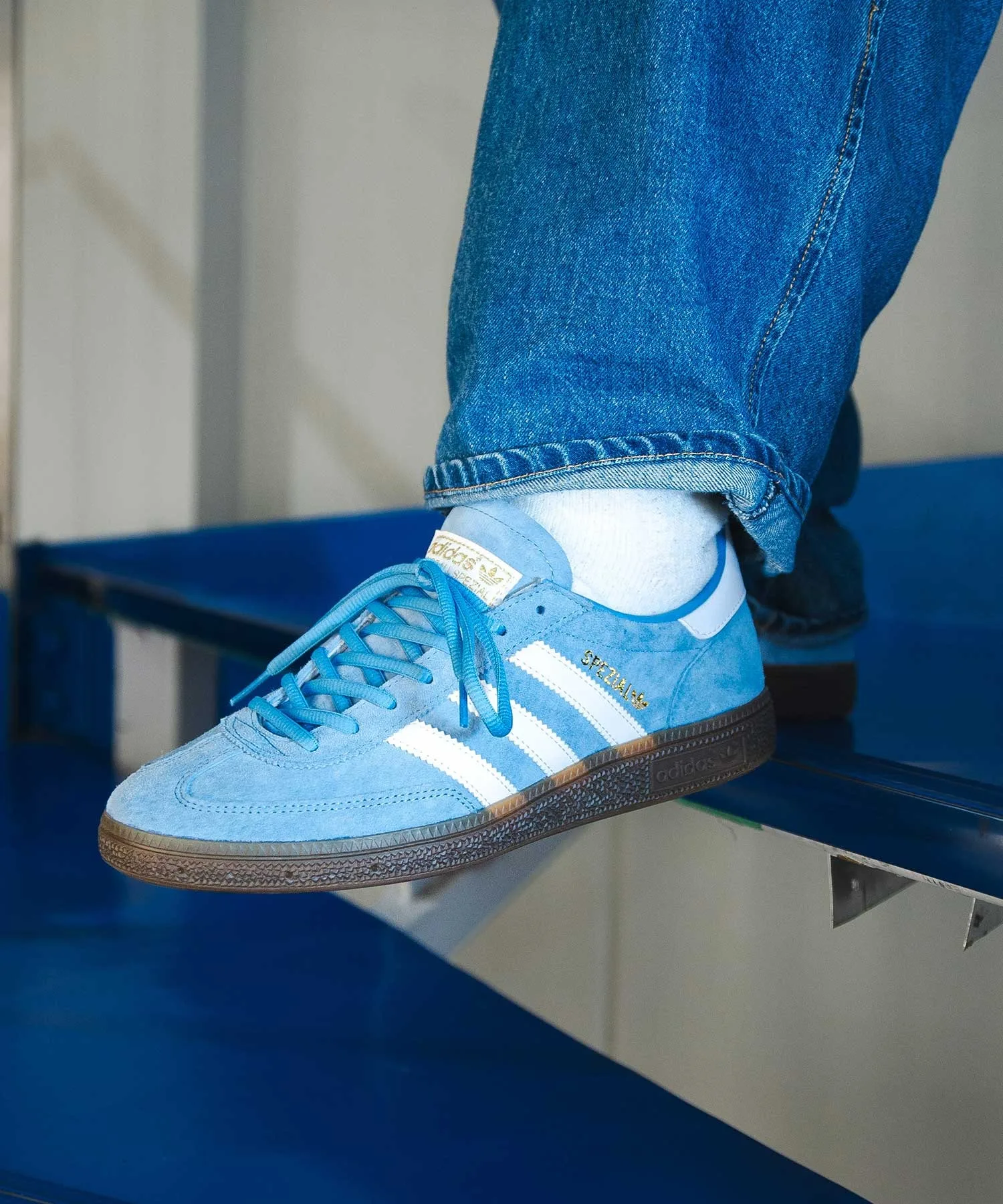 Кроссовки для мужчин и женщин из мягкой замши Handball Spezial adidas синие