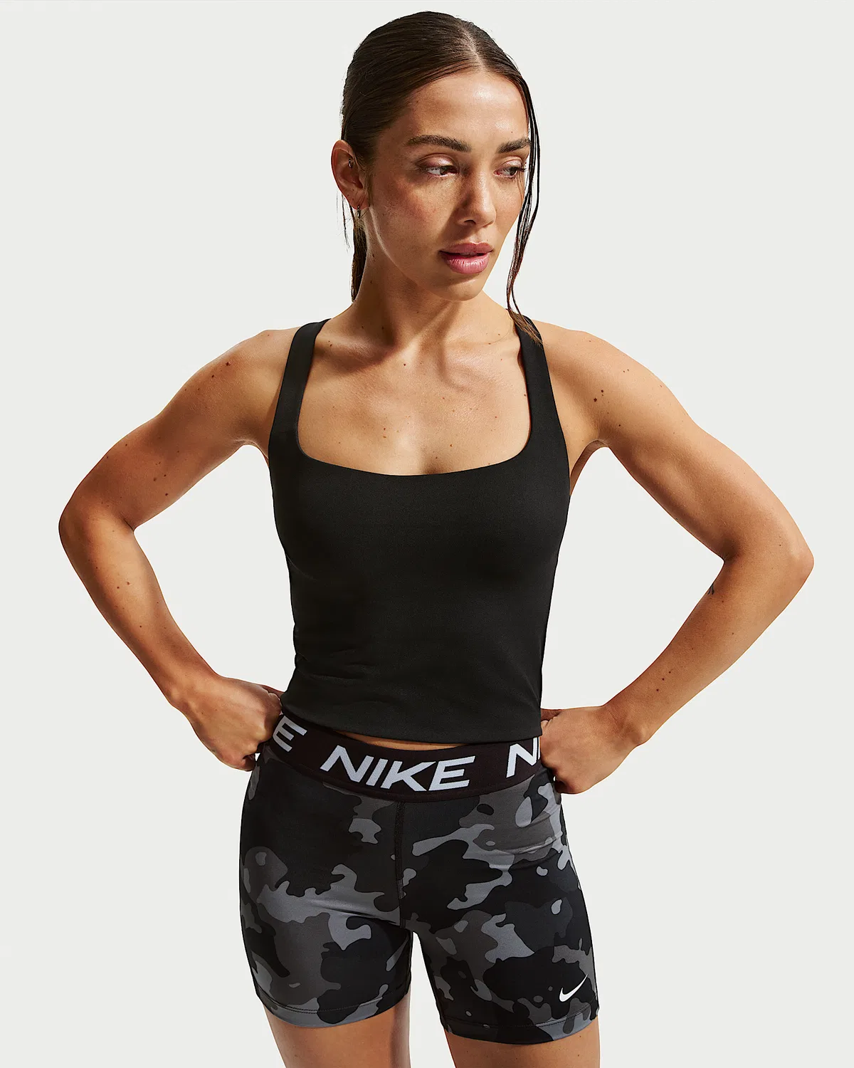 Женский спортивный топ-бра Nike Zenvy с легкой поддержкой, Black/Cool Grey — фото 2