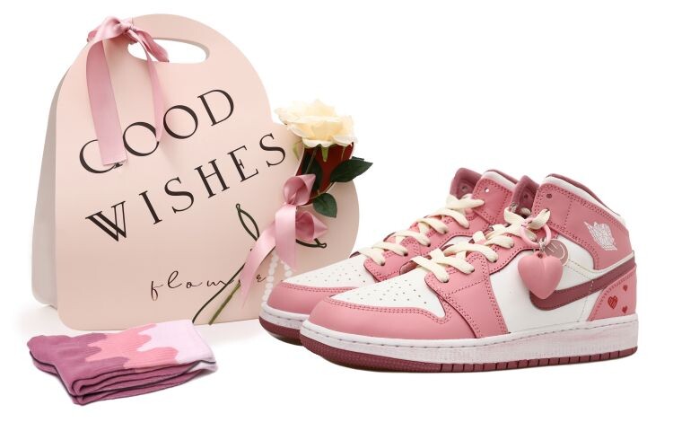

Кроссовки Air Jordan 1 Vintage Basketball Shoes Women's Mid-Top White