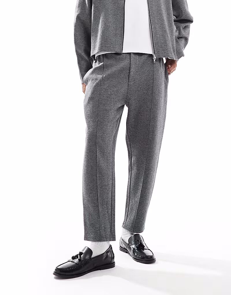 

Зауженные книзу спортивные брюки ASOS DESIGN, фактурный серый цвет — CHARCOAL