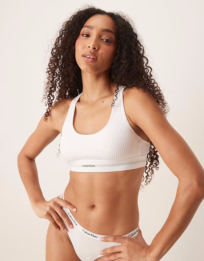 

Бюстгальтер-бралетт Calvin Klein из модала в рубчик белого цвета