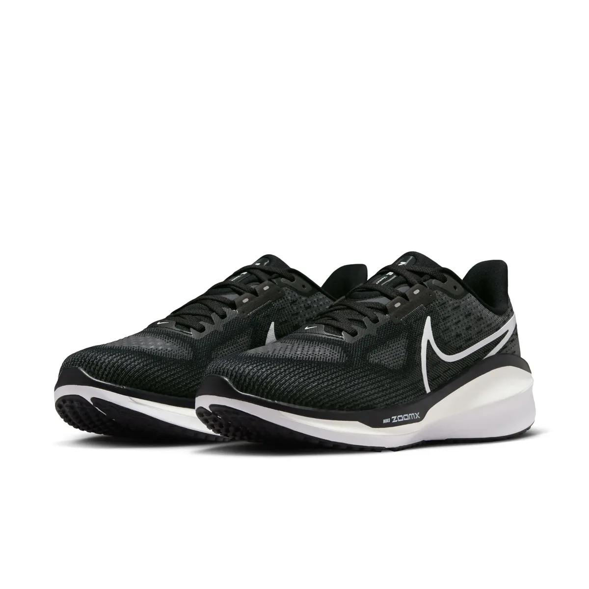 

Кроссовки Nike "VOMERO 17", черный