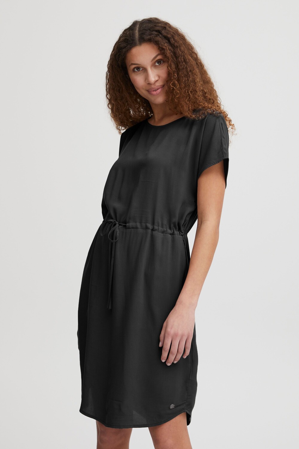 

Платье Oxmo Blusen OXElvira 21800172 ME, черный