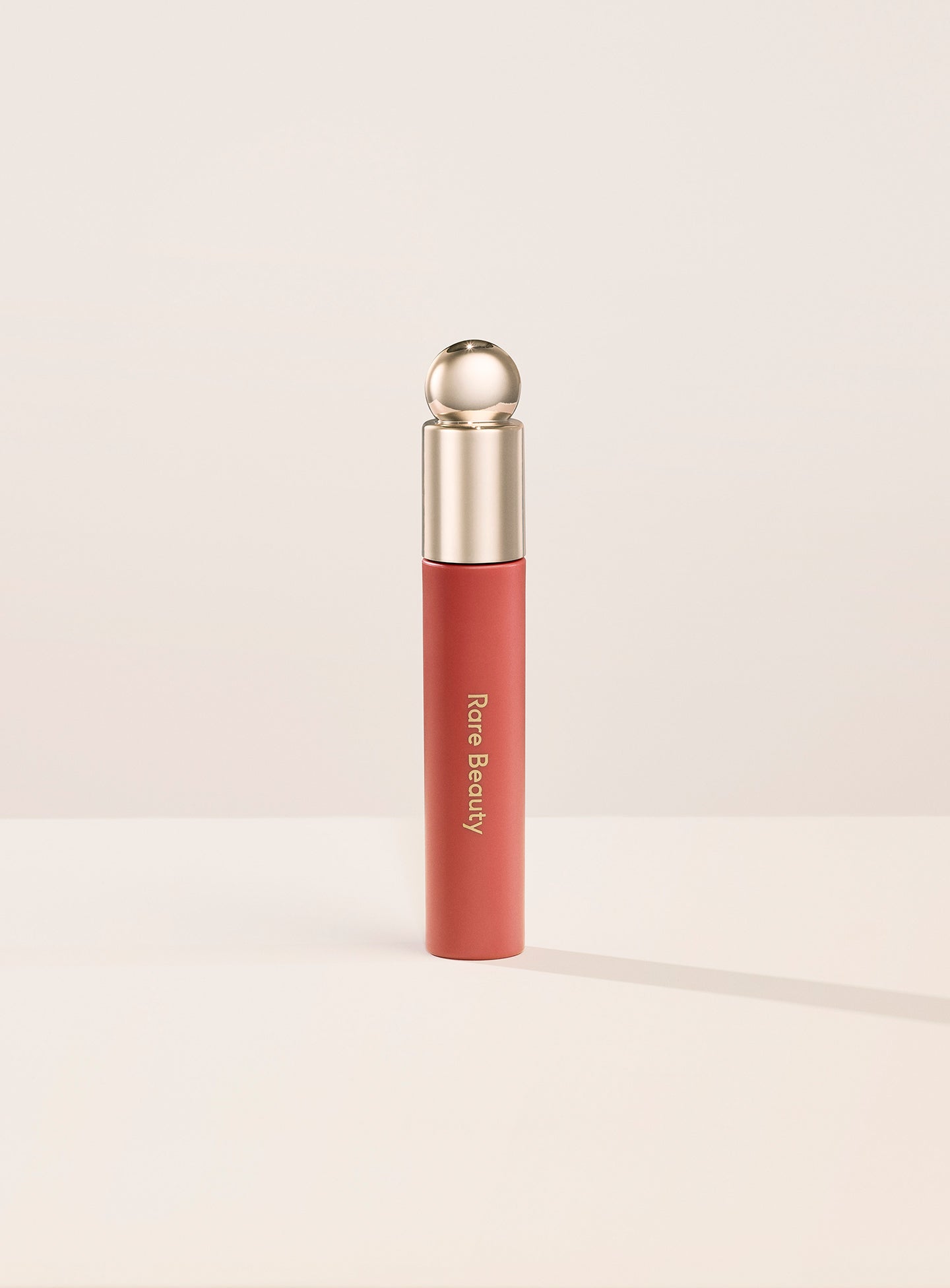 

Тонированное масло для губ Soft Pinch Rare Beauty, цвет joy/muted peach, 3.0 мл