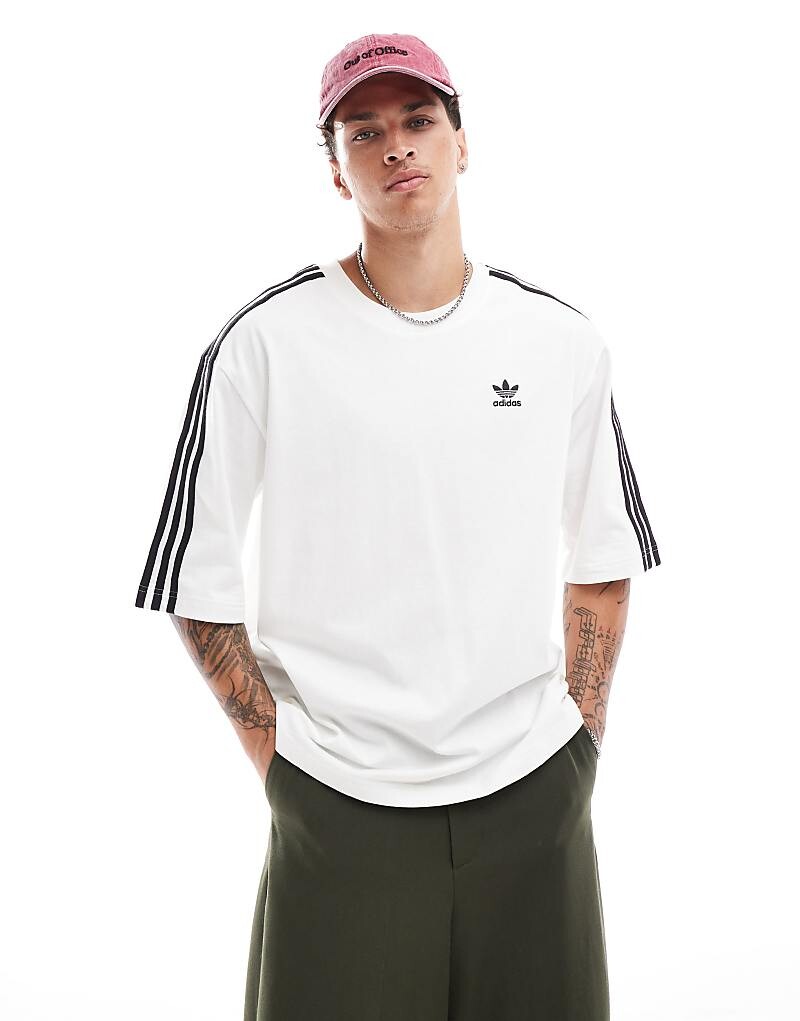 

adidas Originals — белая футболка оверсайз