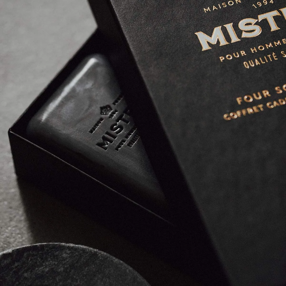 Мыло для мужчин Mistral Luxury Bar, набор из 4 шт (по 250 г) - Grey Lavande, Cedarwood Marine, Teak Wood, Black Amber, увлажняющее, тройного помола 997.92 г (4 шт.), Multi-Color — фото 2