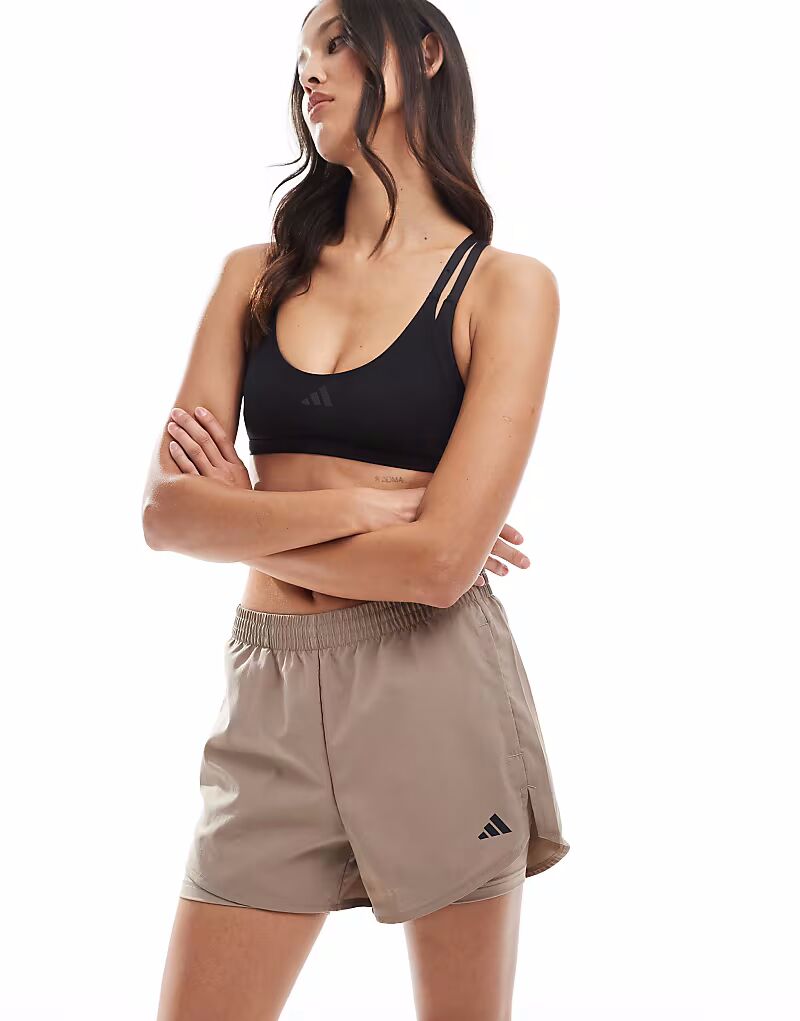 

Минималистичные шорты Adidas performance Aeroready made for training, два в одном, мелово-коричневого/черного цвета