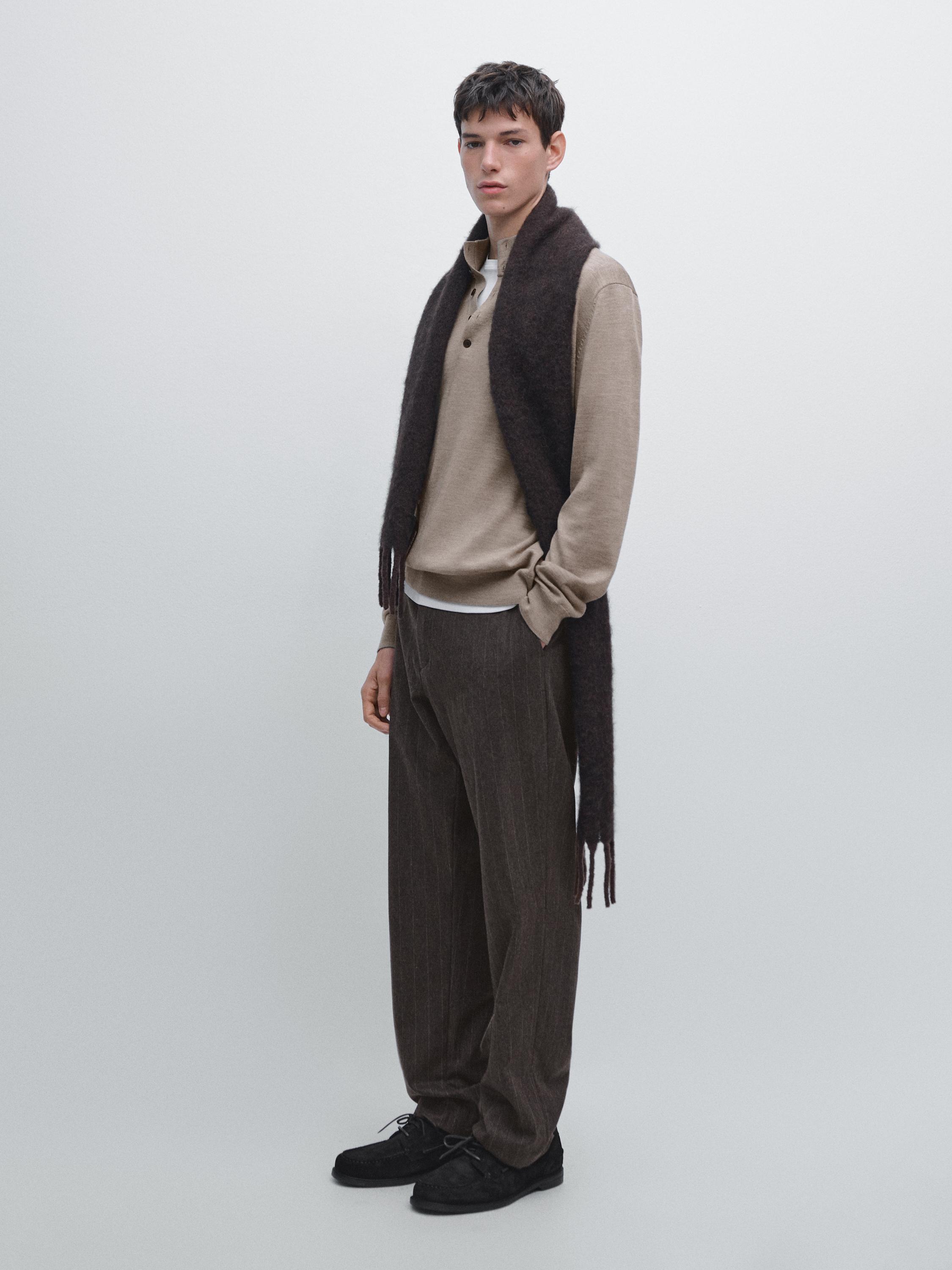 

Свитер с воротником-стойкой из 100% шерсти и пуговицами Massimo Dutti, экрю