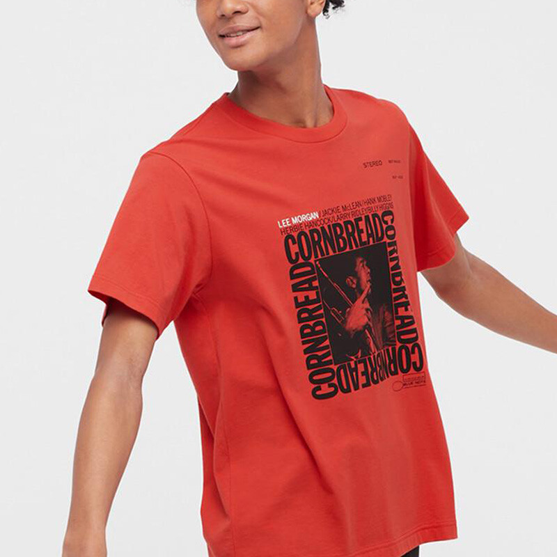 Футболка унисекс кораллово-красная Uniqlo, кораллово-красный — фото 2