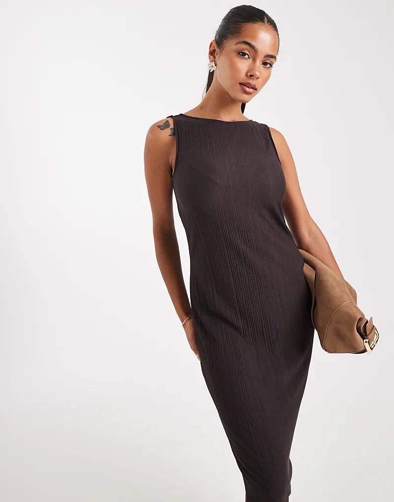 

Длинное платье-плиссе Vero Moda с вырезом-лодочкой шоколадного цвета