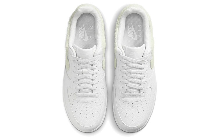 Кроссовки Nike Air Force 1 на низком каблуке из белого волоса с пони — фото 4