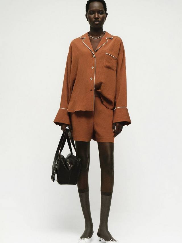 

Футболка с длинным рукавом и V-образным вырезом из кокосового волокна Mango