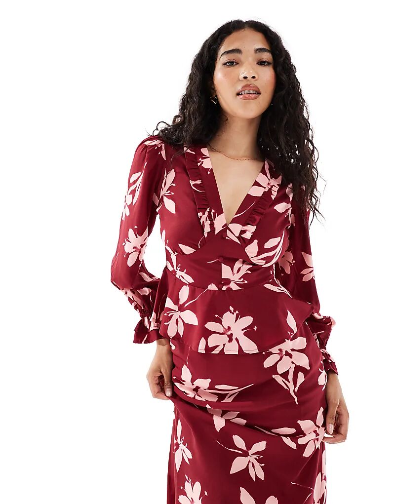 

Блузка Wednesday's Girl с цветочным принтом и V-образным вырезом бордового цвета