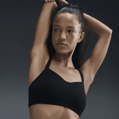 

Спортивный бюстгальтер Nike Zenvy Strappy, цвет Black/Sail