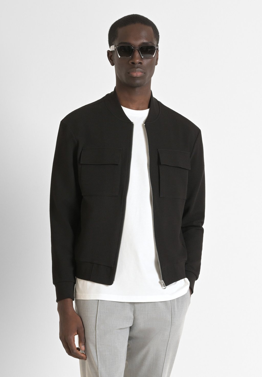 

Толстовка на молнии STRETCH DOBBY SQUARE MOTIF WITH LOGOED BADGE - Bomber Jacket Antony Morato, черный