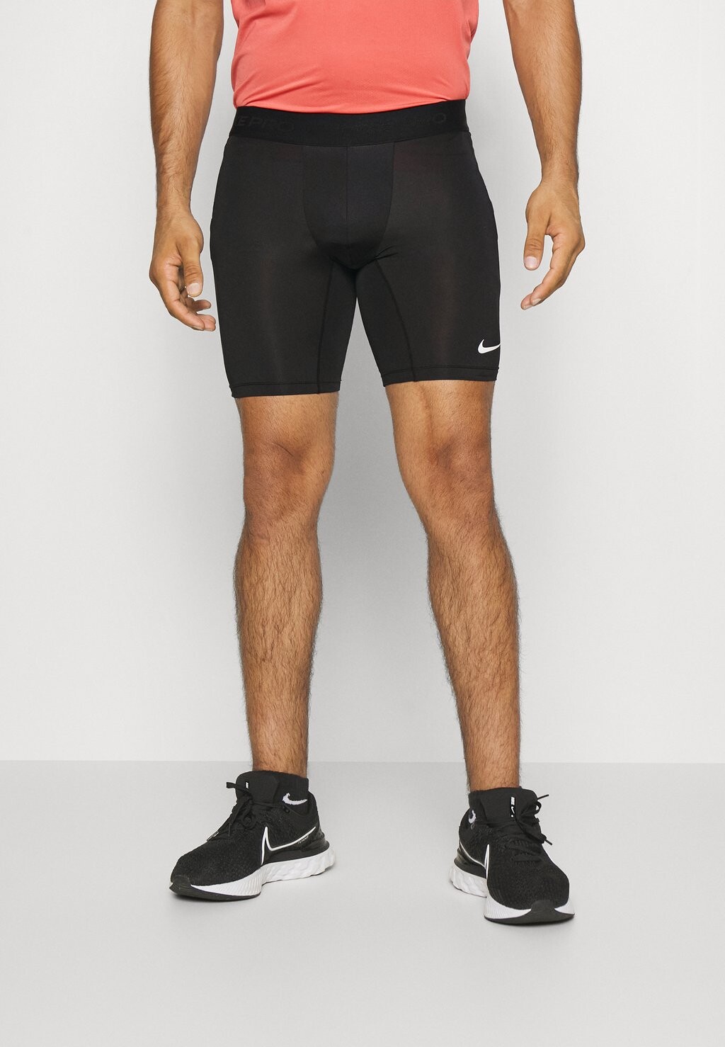 

Тайтсы Nike SHORT, цвет Black/(White)