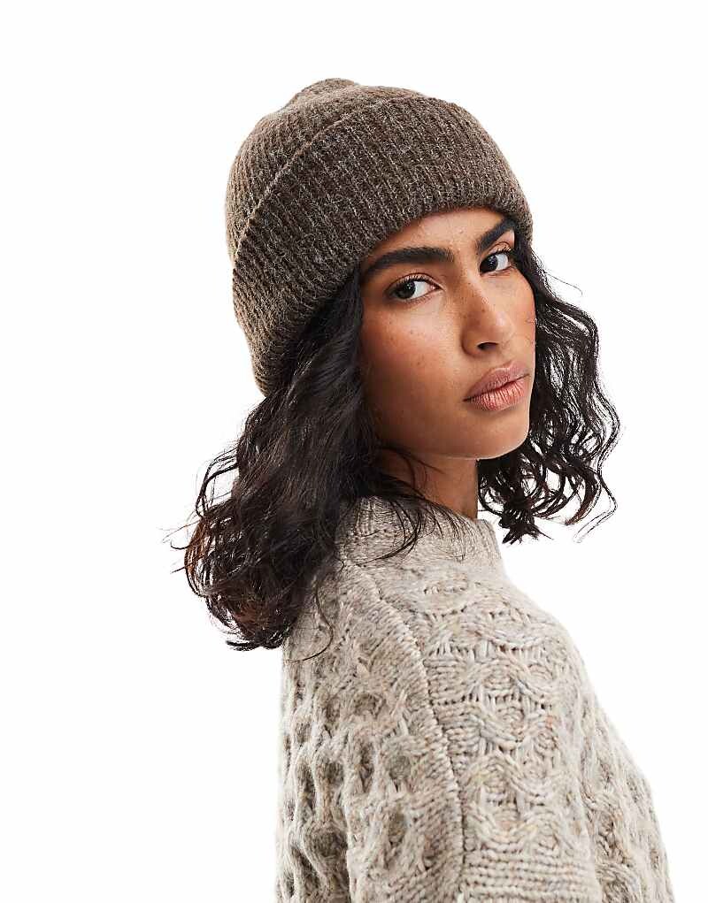 

ASOS DESIGN — объемная шапка-скручивающаяся шапка шоколадного цвета