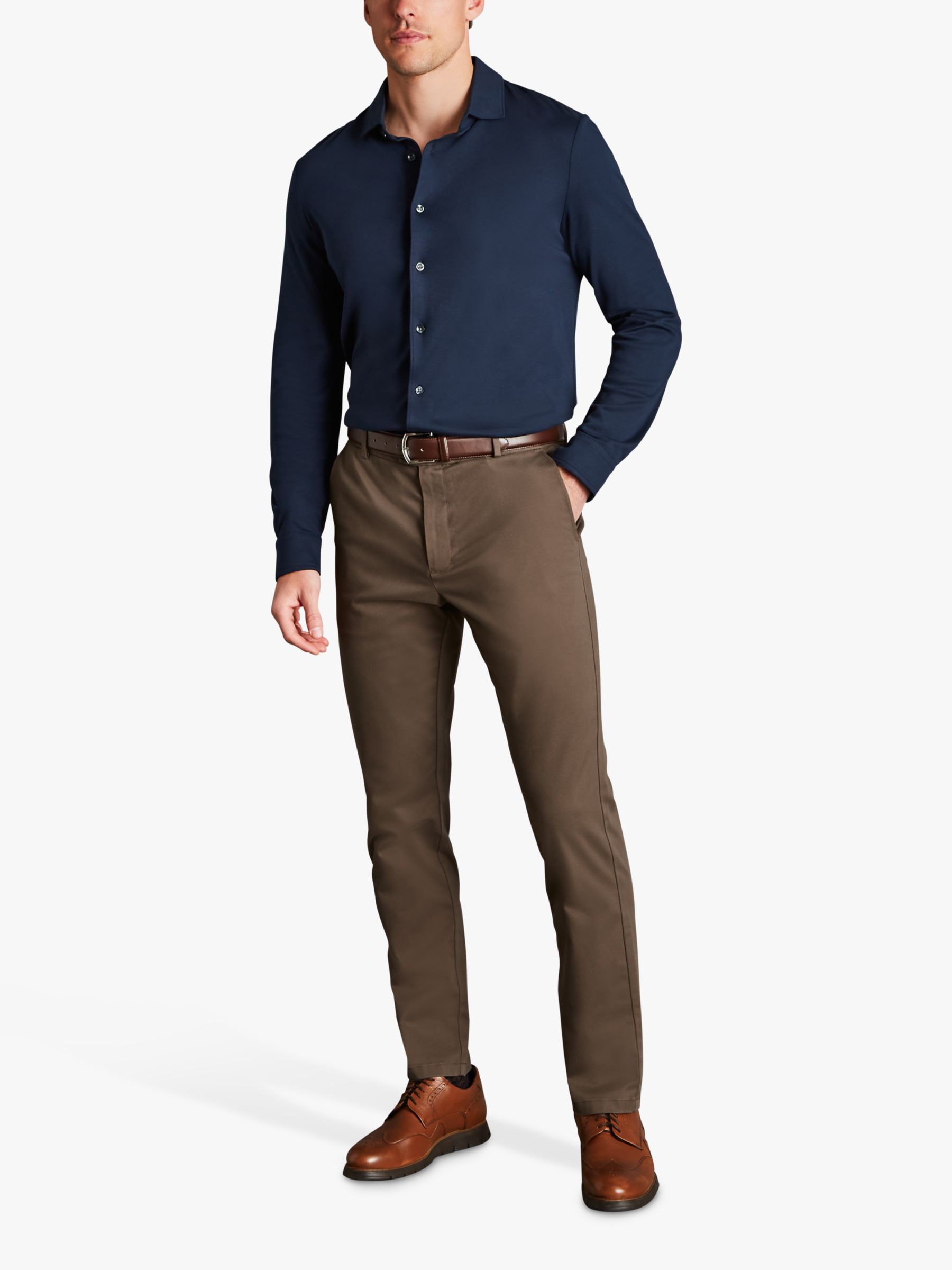 

Charles Tyrwhitt Ultimate Не-железные приталенные брюки чинос, цвет мокко