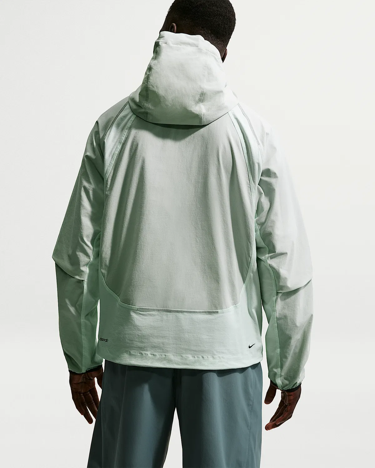 Мужская ветровка Nike Tech Dri-FIT Woven Full-Zip Color-Block Windrunner, Light Silver/Barely Green/Black — фото 2