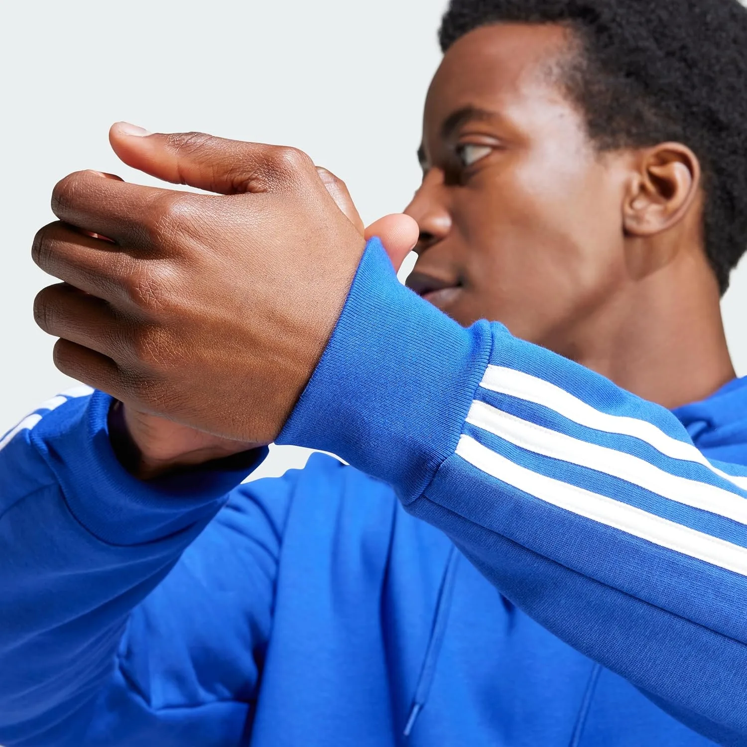Толстовка Adidas Men's Essentials Fleece с капюшоном и 3 полосками, синий — фото 2