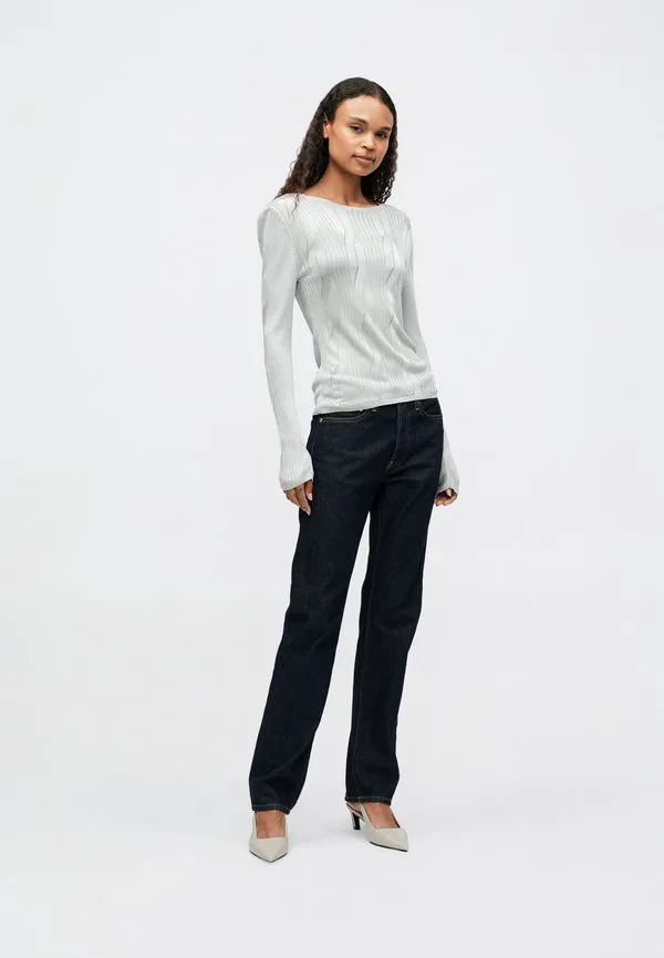 Блестящий свитер с круглым вырезом Calvin Klein, Quiet Gray — фото 2
