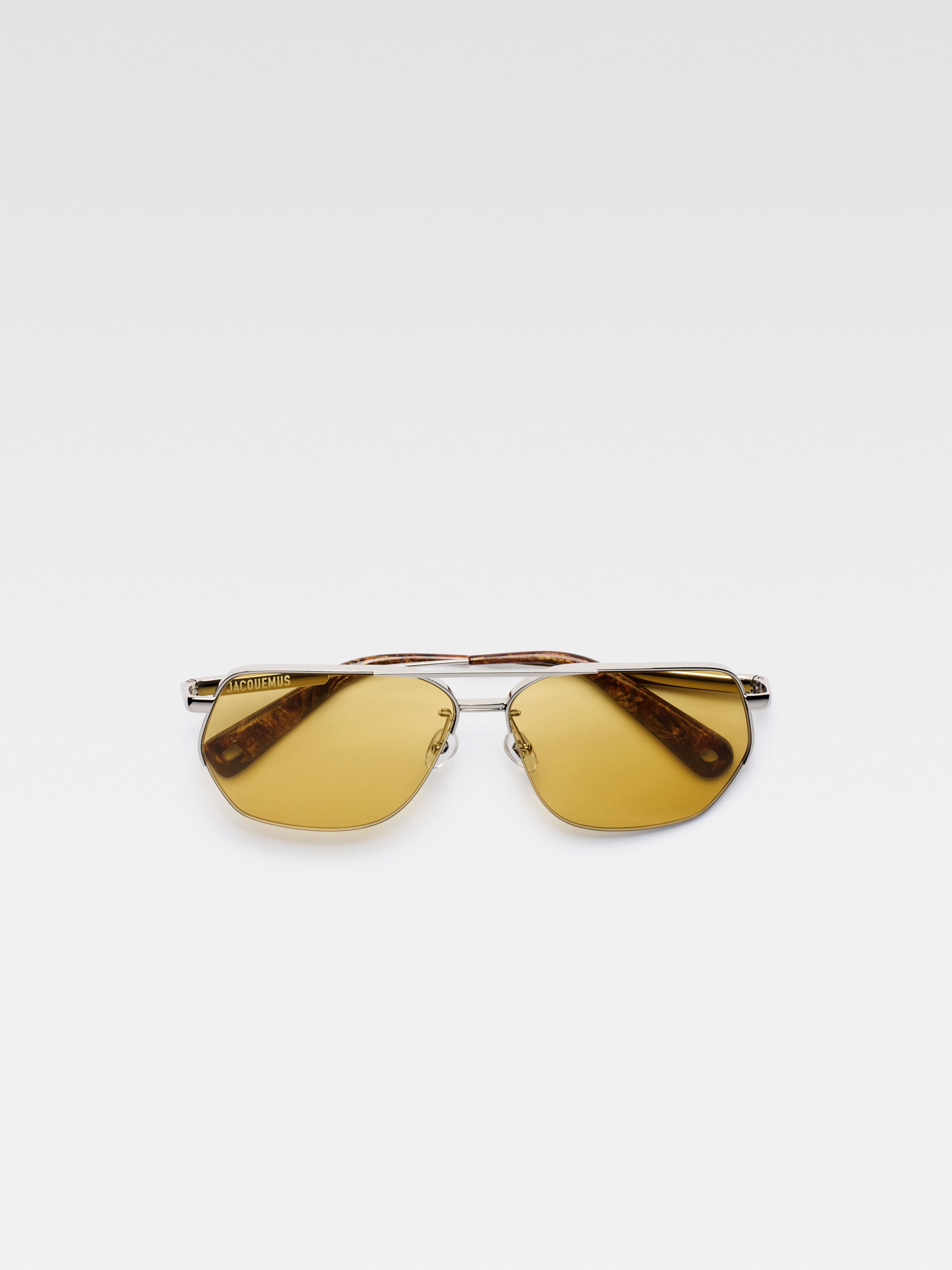 

Плоские солнцезащитные очки-авиаторы JACQUEMUS The Aviador sunglasses, серебряный