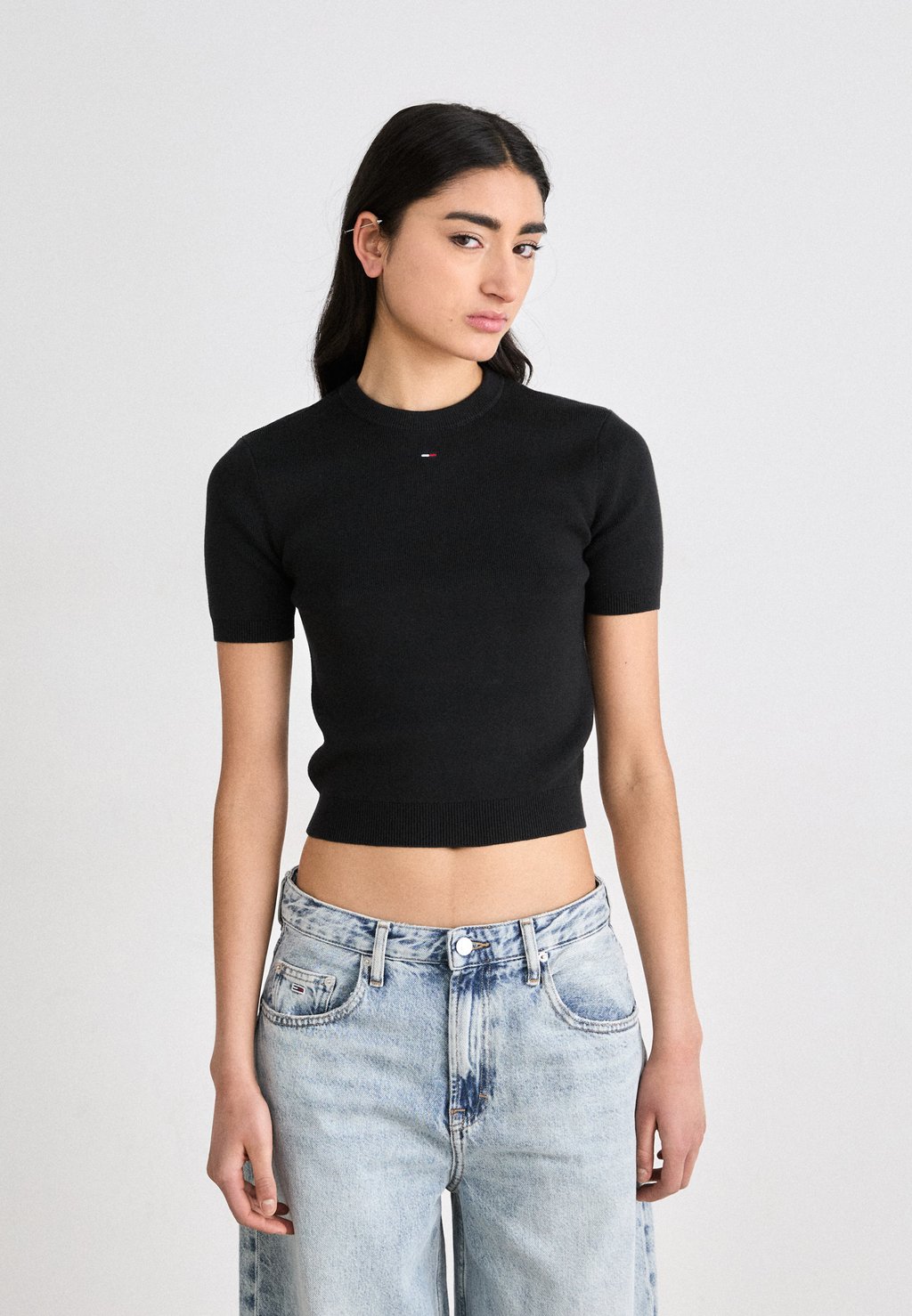 

Базовая футболка ESSENTIAL Tommy Jeans, черный