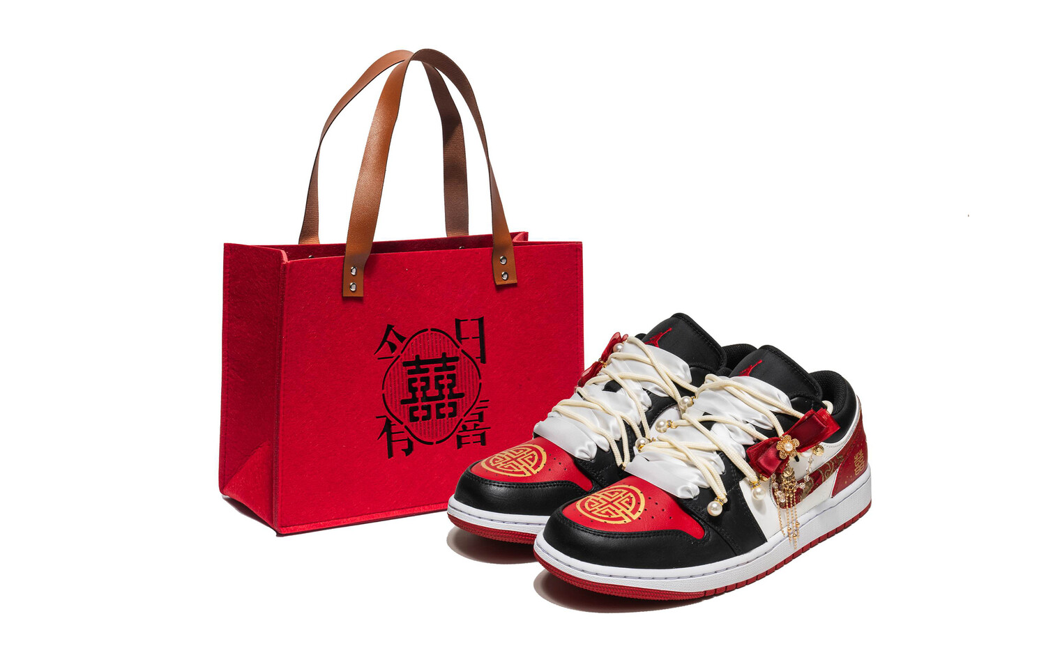 

Кроссовки Air Jordan 1 Vintage Basketball Shoes Women's Low-top Black, красный