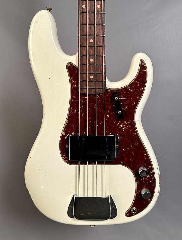 

Басс гитара Fender Custom Shop 1963 Precision Bass Relic P-Bass - Aged Olympic White