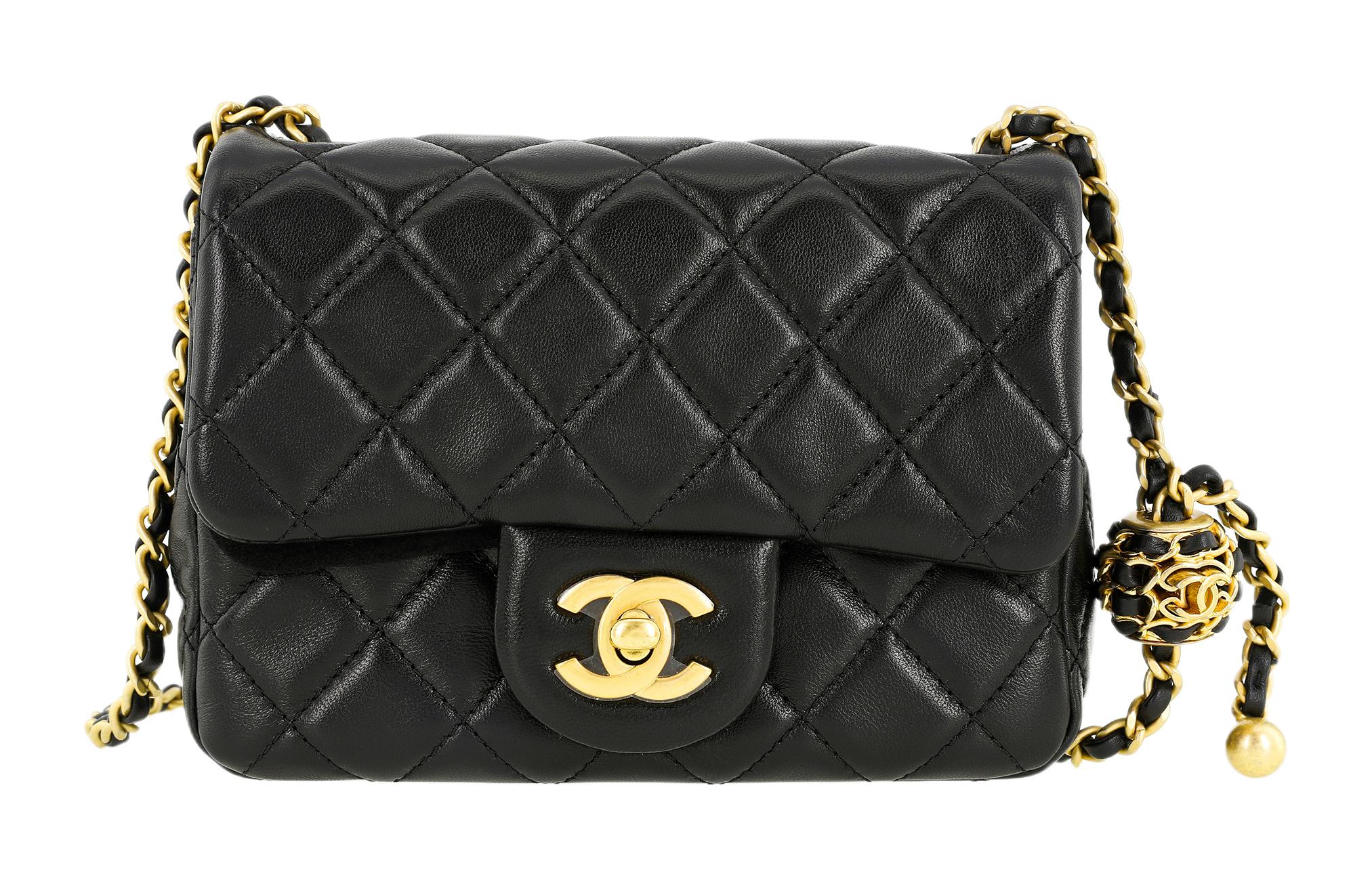 

CHANEL Мини-сумка-конверт из овчины на цепочке