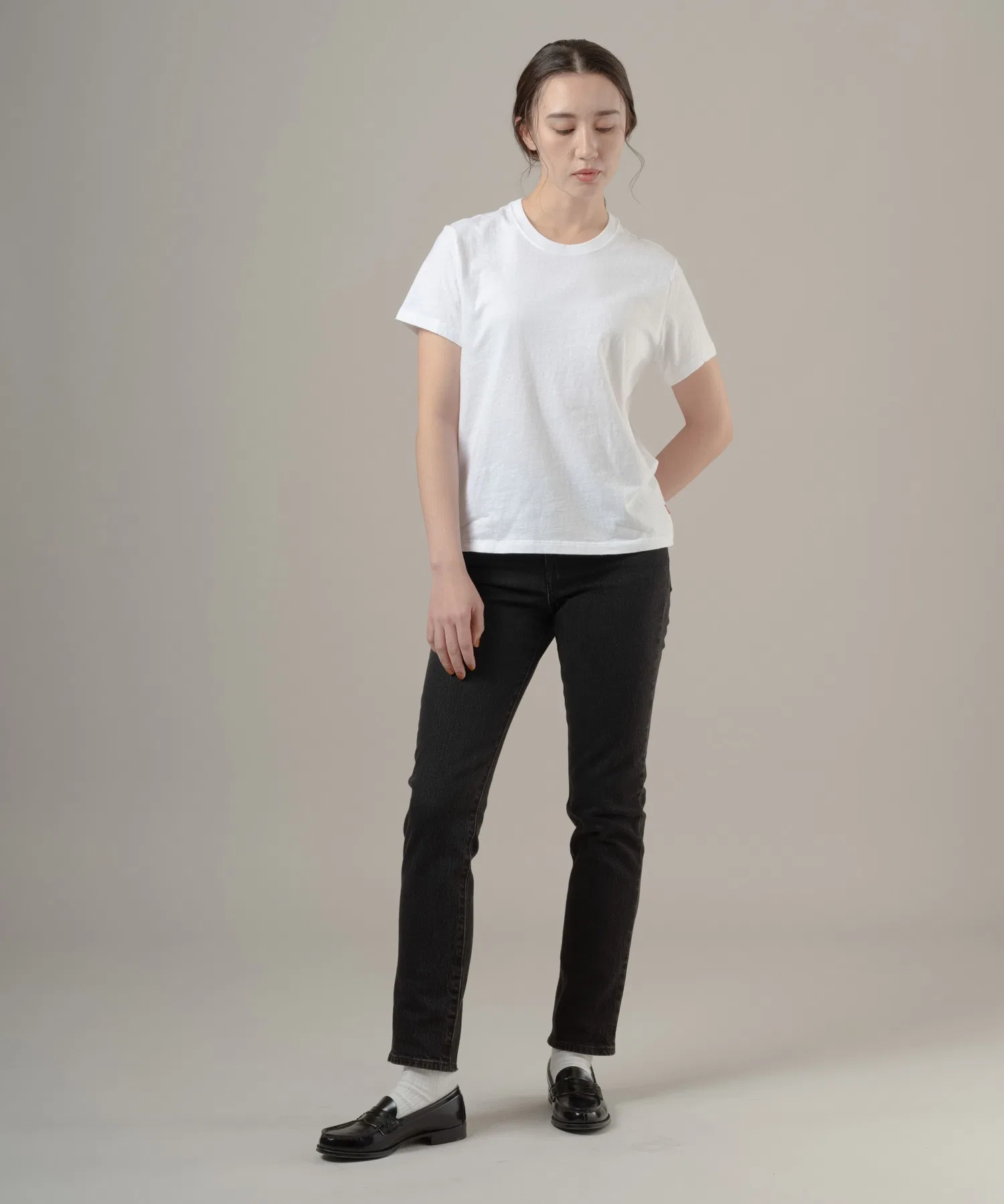 Женская футболка Levi's хлопковая белая — фото 4