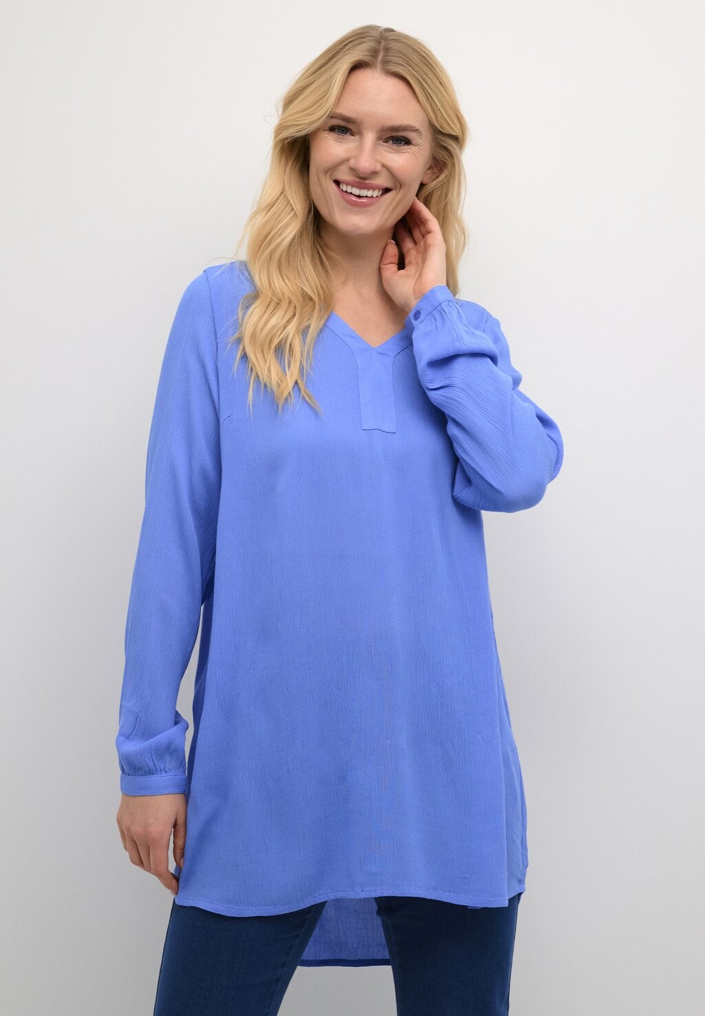 

Туника Amber V-Neck Kaffe, цвет ultramarine