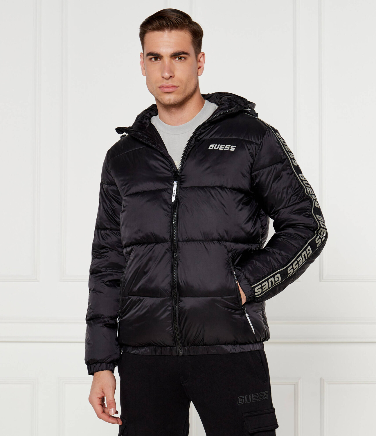 

Куртка GUESS ACTIVE ARLO Regular Fit, черный