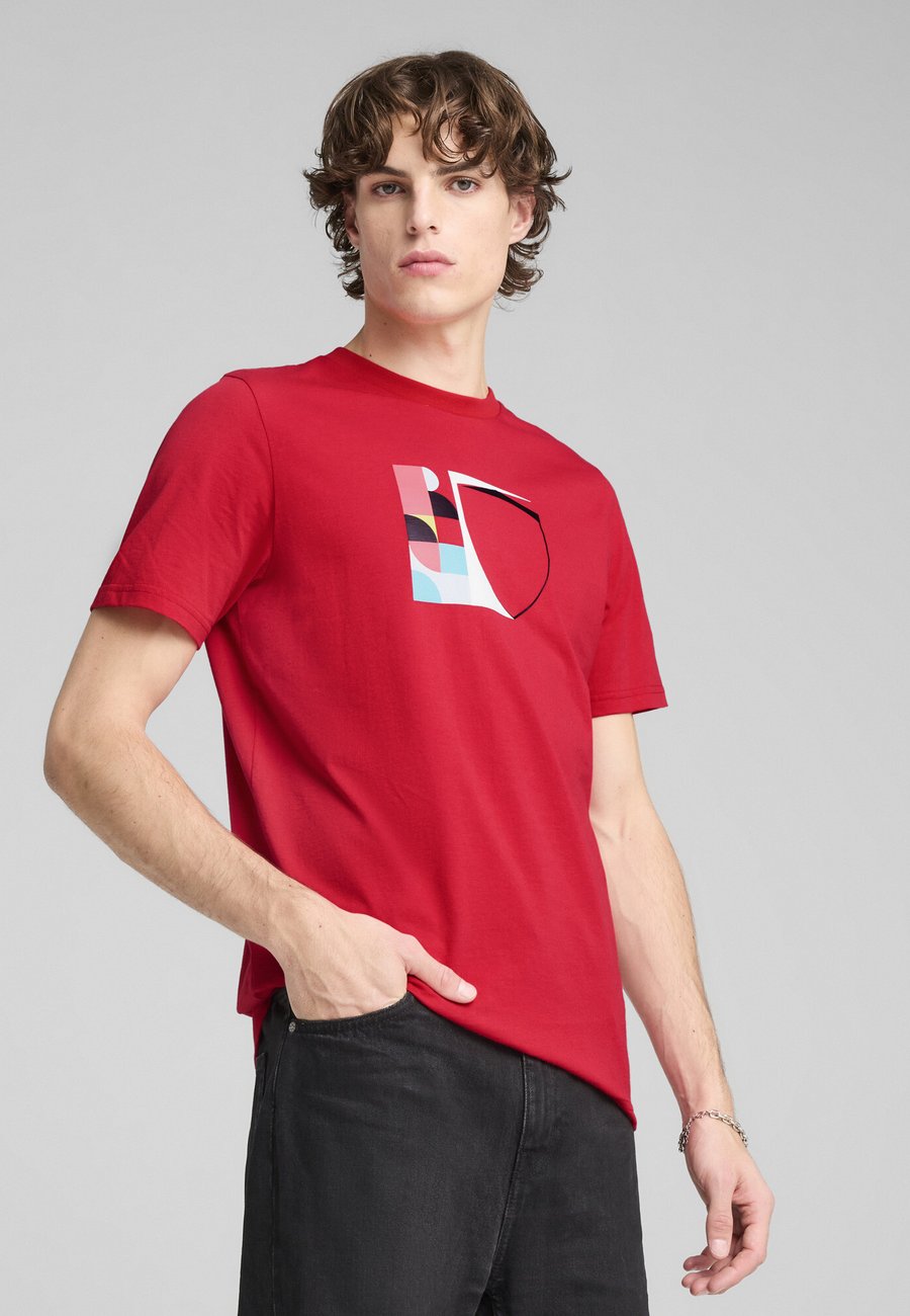 

Футболка Puma SCUDERIA FERRARI RACE BIG SHIELD, Rosso Corsa/Red, Красный, Футболка Puma SCUDERIA FERRARI RACE BIG SHIELD, Rosso Corsa/Red