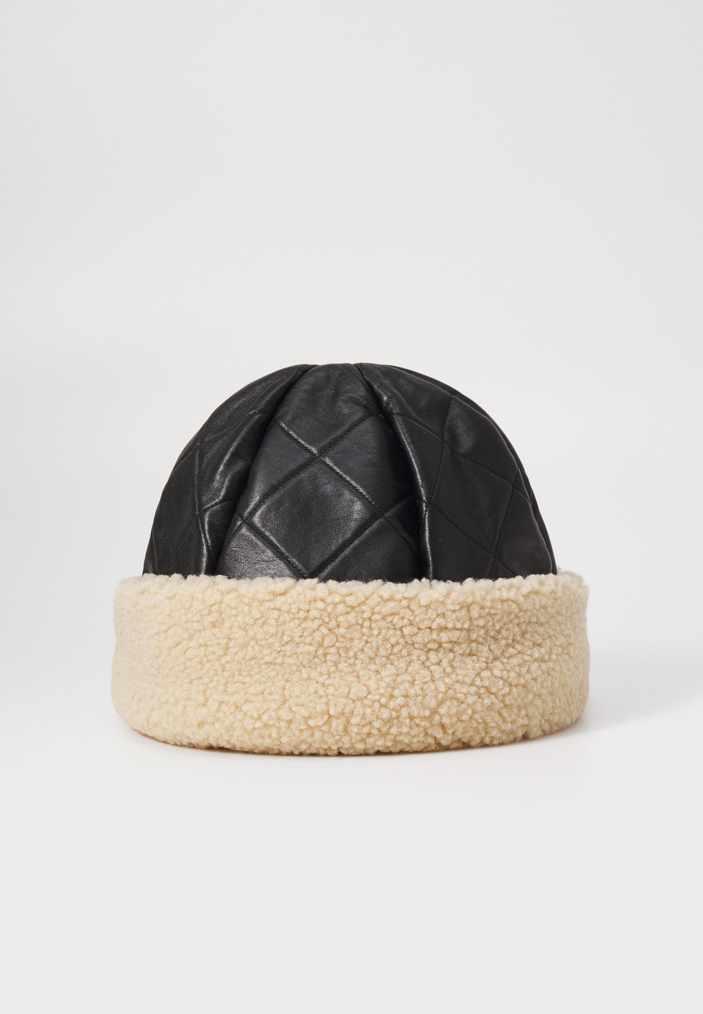 

Шапка LEATHER Zign, черный