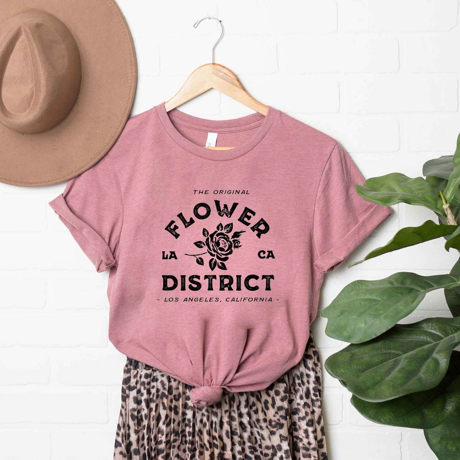 

Футболка с короткими рукавами и рисунком Flower District Simply Sage Market