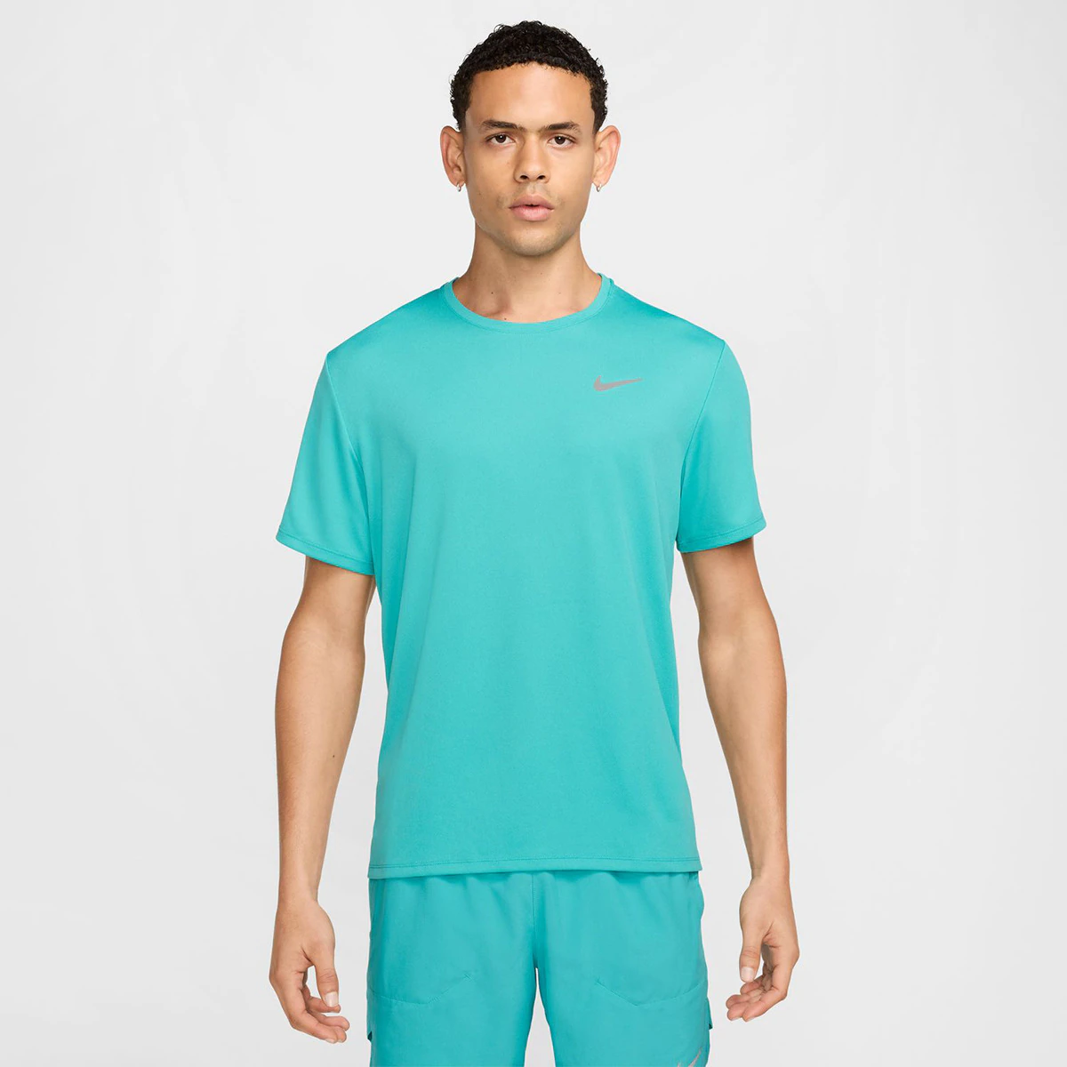

Футболка Nike Men's Miler, зеленый