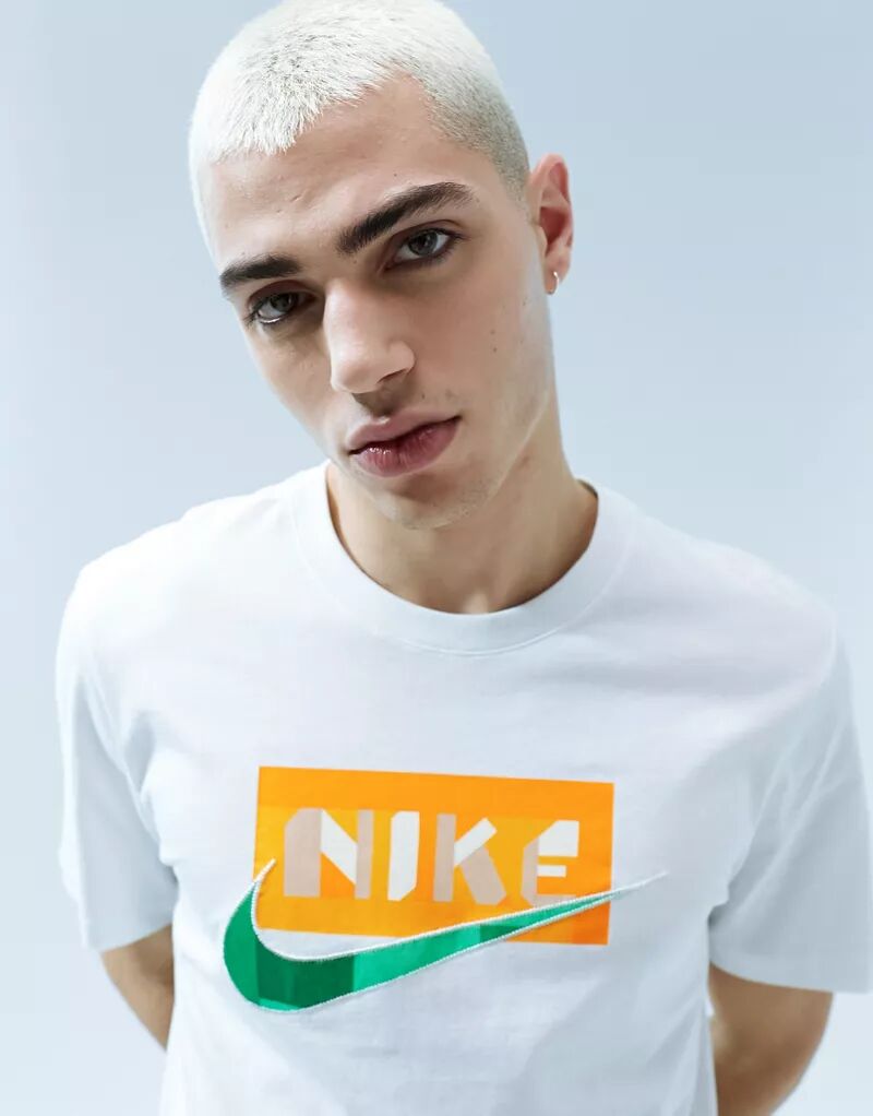 

Белая футболка с логотипом на груди Nike