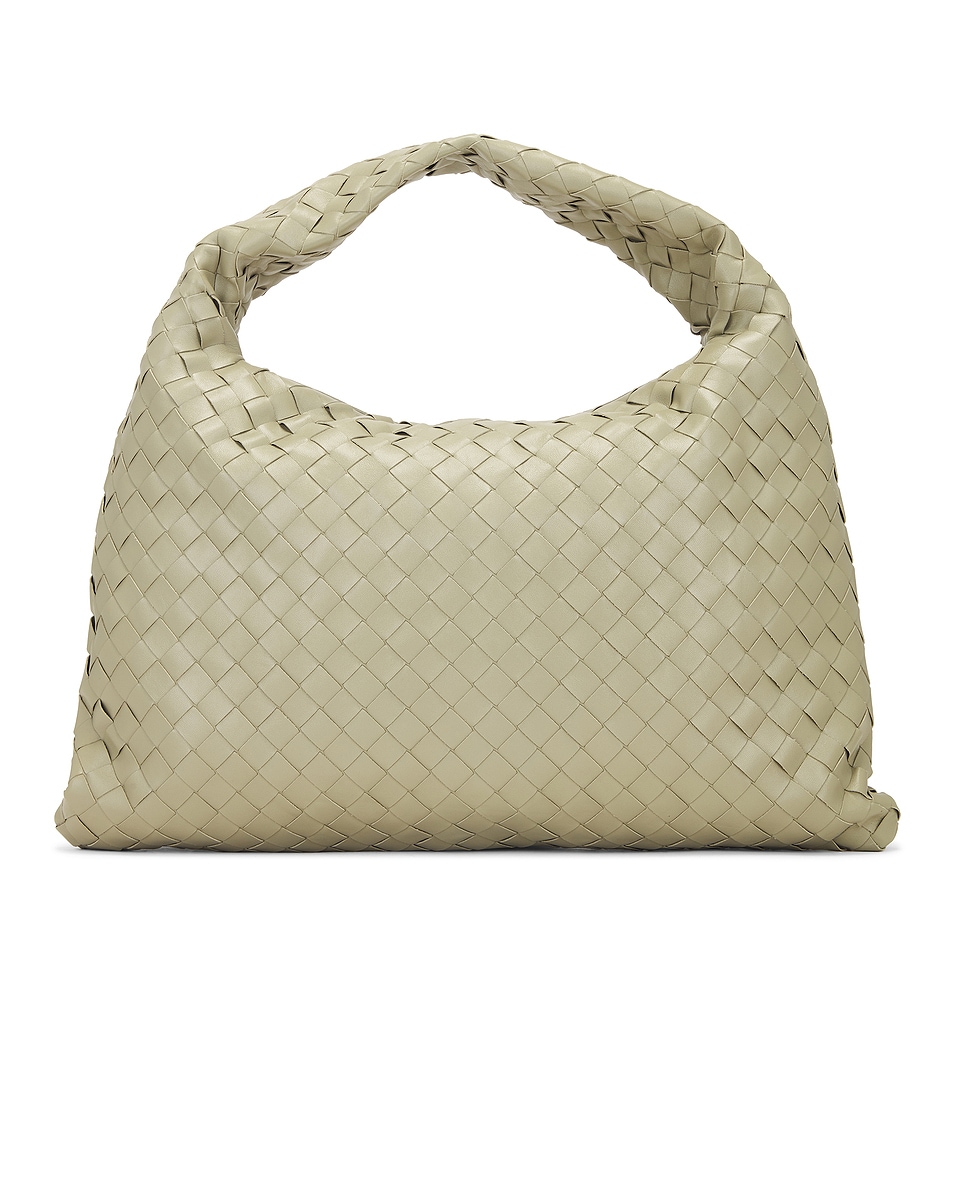 

Маленькая сумка для хмеля Bottega Veneta, цвет Travertine & Muse Brass