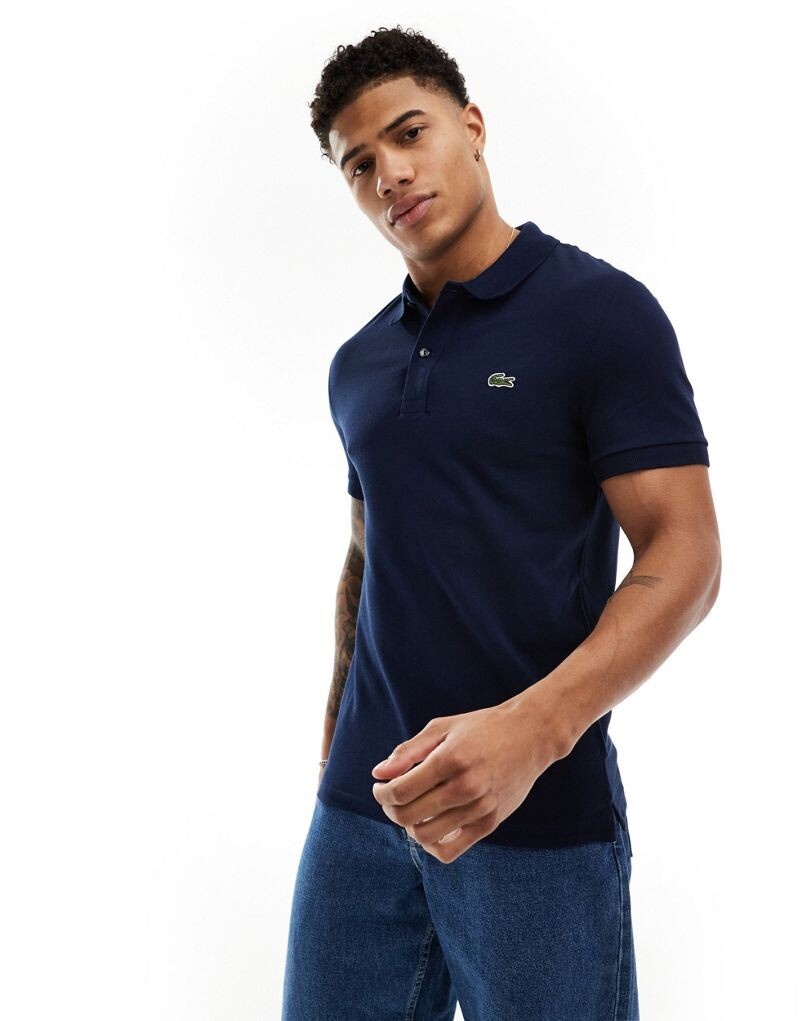 

Lacoste — узкая рубашка-поло из пике темно-синего цвета